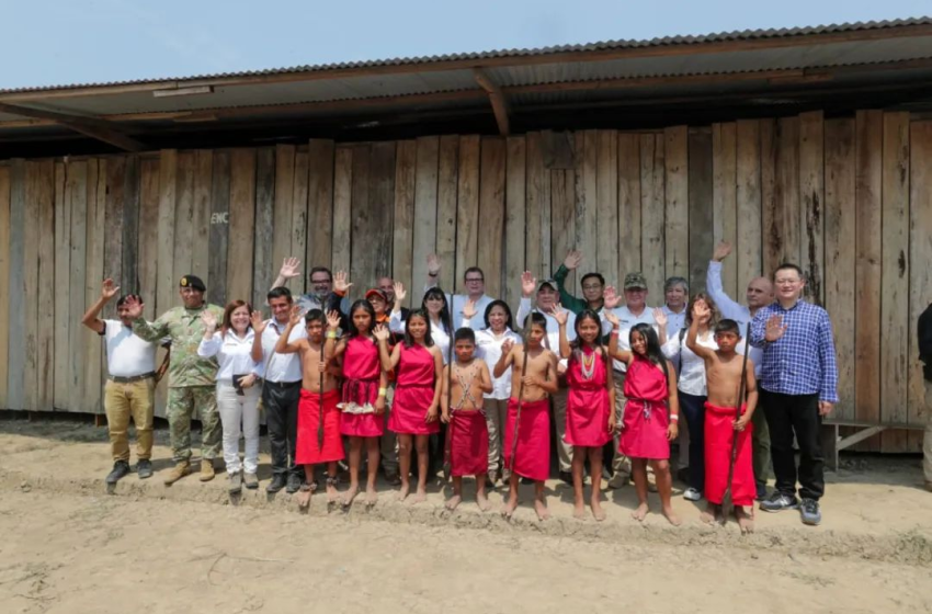  Empresas Chinas donan bienes a Escuelas en Amazonas