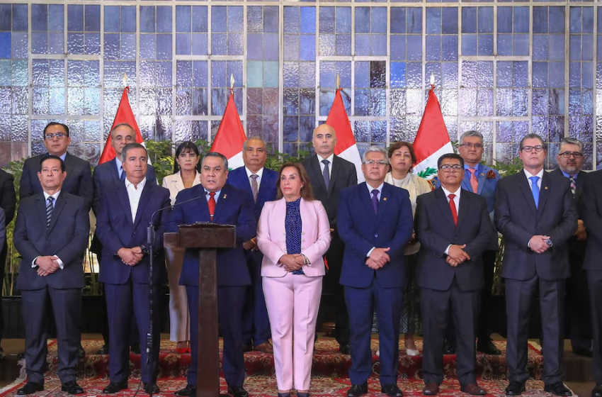  Renuncias masivas en el Gabinete Peruano tras cambios ministeriales 2025