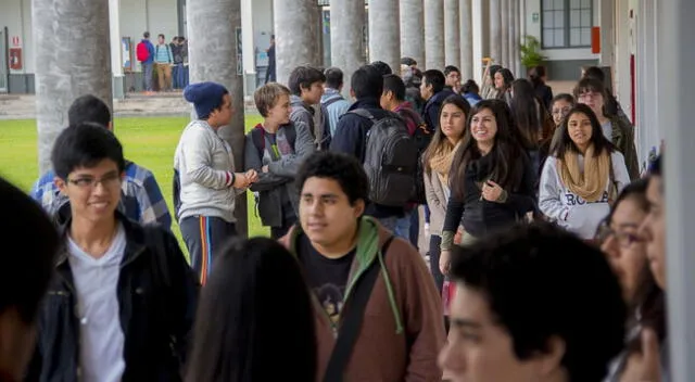  Inestabilidad política limita a jóvenes a aprovechar economía peruana