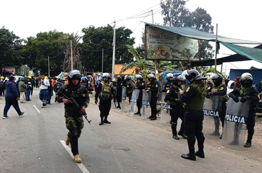  Policía Nacional despeja bloqueo de mineros y normaliza tránsito