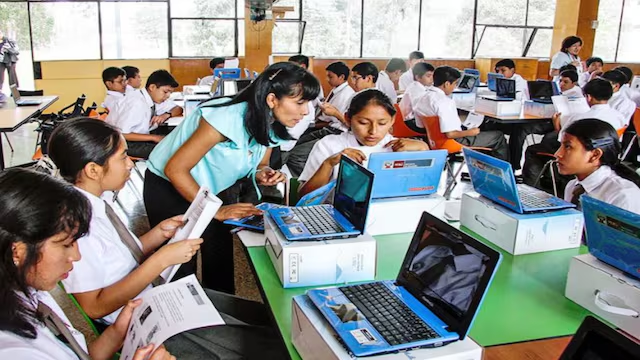  Gobierno oficializa incremento salarial para docentes en 2025