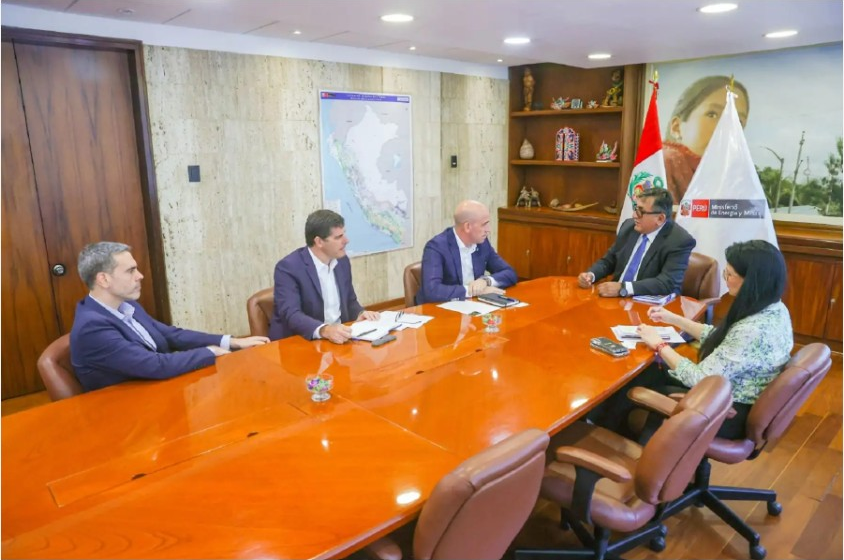  Gobierno impulsa el gas natural en el transporte peruano