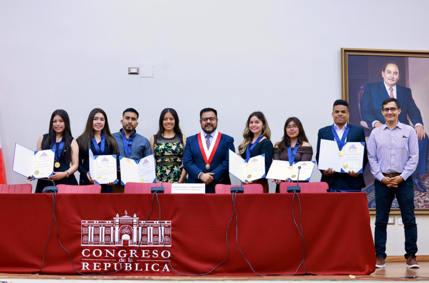  Congreso distingue a esgrimistas nacionales y anuncia fiscalización profunda a federaciones deportivas