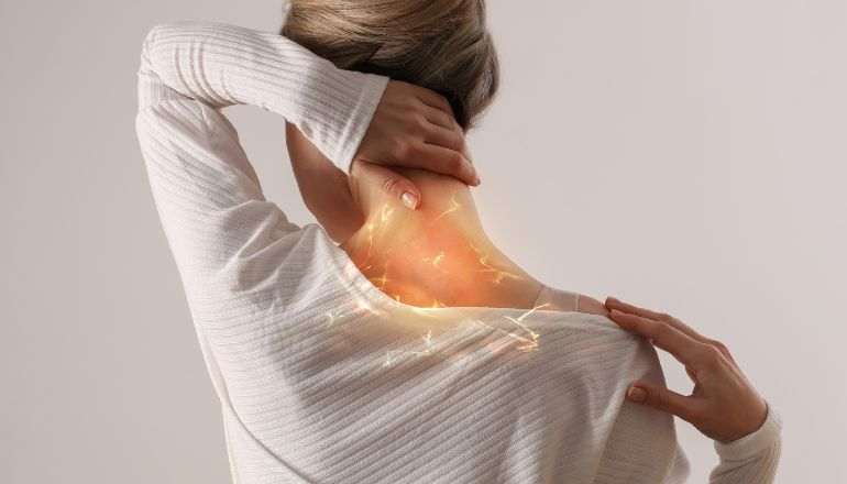  ¿Por qué cuando estamos emocionalmente mal también nos duele el cuello y los hombros?