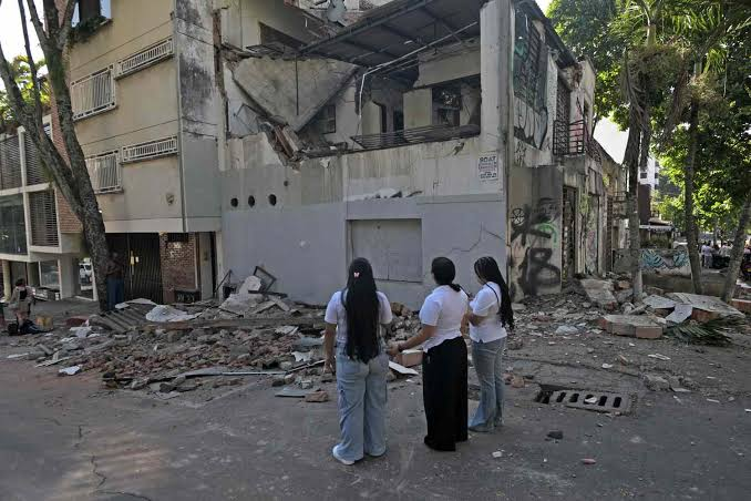  Terremoto de magnitud 7.4 sacude el occidente de Colombia